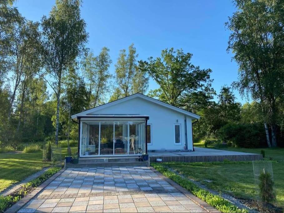 Trevlig Stuga Med Uteplats Rimbo エクステリア 写真