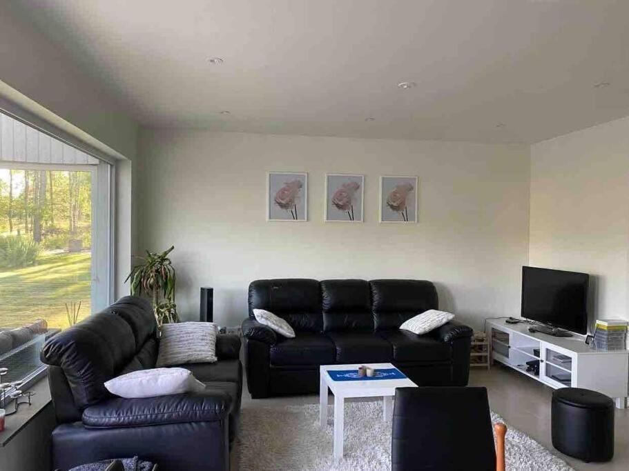 Trevlig Stuga Med Uteplats Rimbo エクステリア 写真