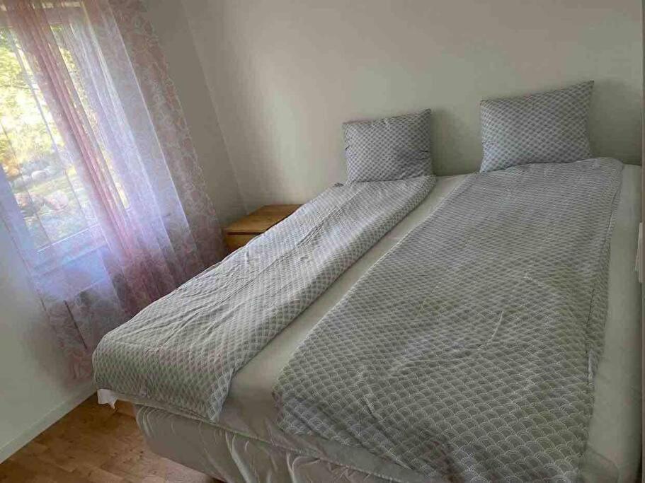 Trevlig Stuga Med Uteplats Rimbo エクステリア 写真